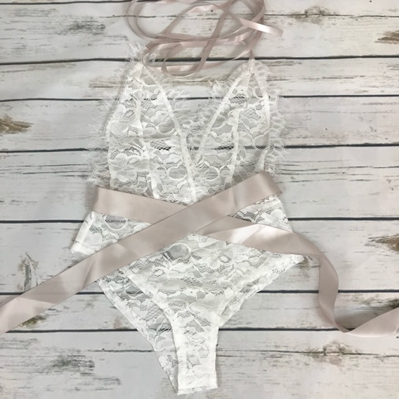 White Eyelash Lace Plunging V-neck Teddy Bodysuit - Picture 11 of 15
